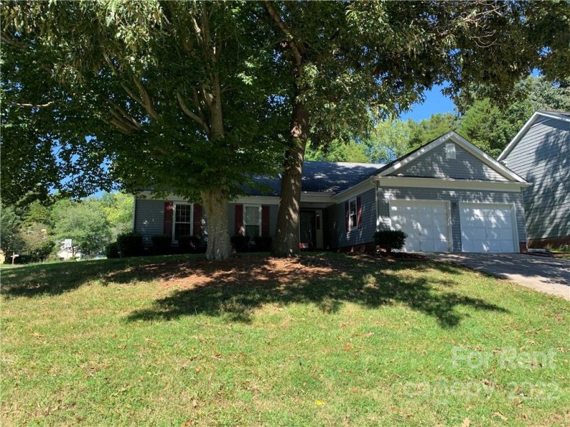 Property image 2 at 7201 Canyon Drive, Charlotte, NC 28262