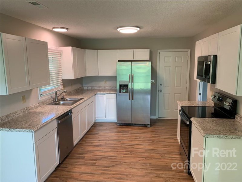 Property image 5 at 7201 Canyon Drive, Charlotte, NC 28262