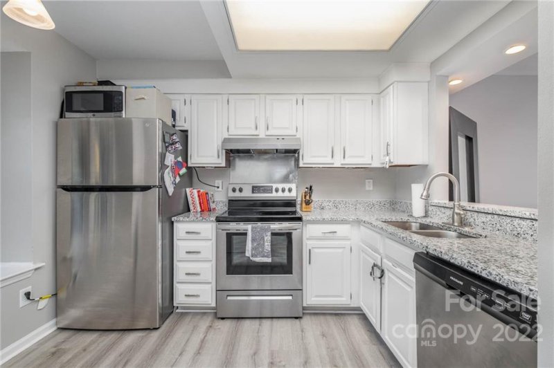 Property image 4 at 2724 Tiergarten Lane, Charlotte, NC 28210