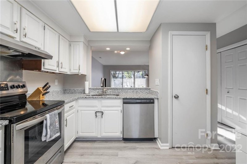 Property image 5 at 2724 Tiergarten Lane, Charlotte, NC 28210