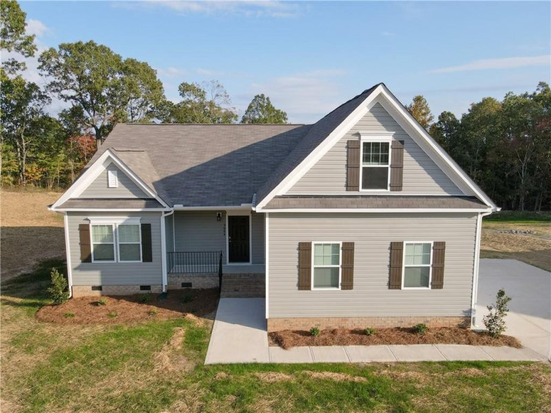 Property image 2 at 5004 Kings Pinnacle Drive, Kings Mountain, NC 28086