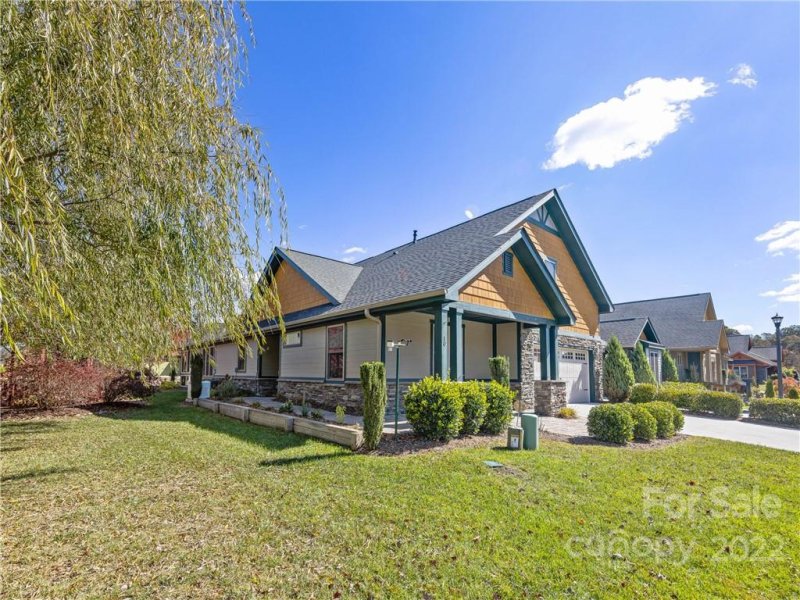 10 Holland Mountain View