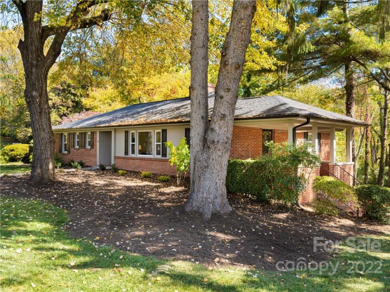 Property image 3 at 8 Bevlyn Drive, Asheville, NC 28803