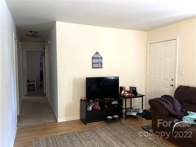 Property image 4 at 2815 Ravencroft Drive, Charlotte, NC 28208