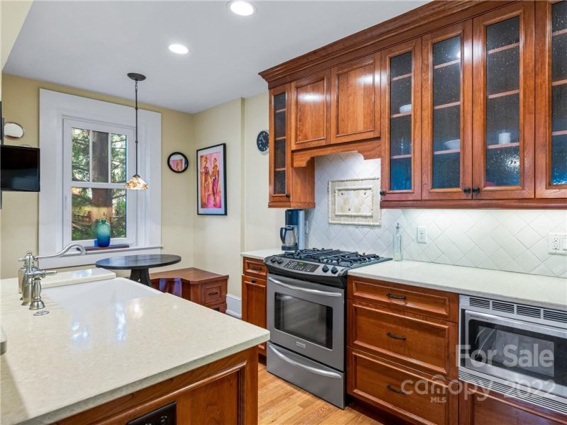 Property image 2 at 203 6th Avenue, Hendersonville, NC 28792