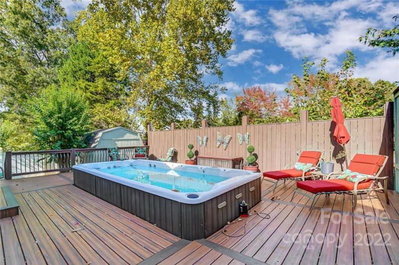 Property image 2 at 9609 Farmridge Lane, Matthews, NC 28105