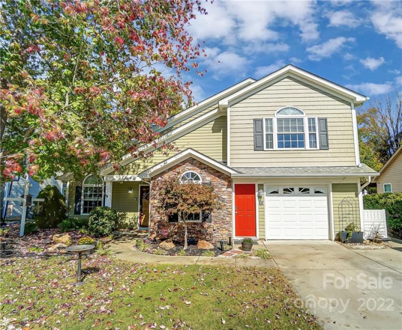 Property image 3 at 9609 Farmridge Lane, Matthews, NC 28105