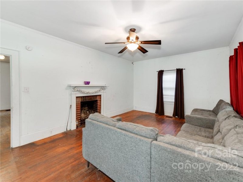 Property image 4 at 511 W 6th Avenue, Gastonia, NC 28052