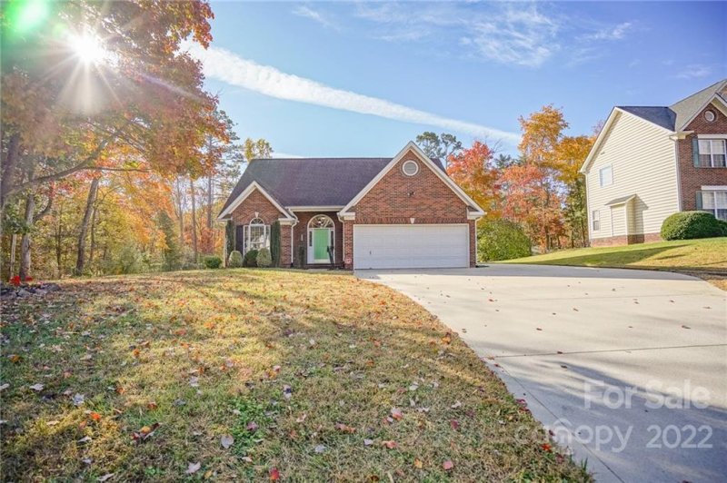 Property image 2 at 7134 Hunters Bluff Drive, Denver, NC 28037