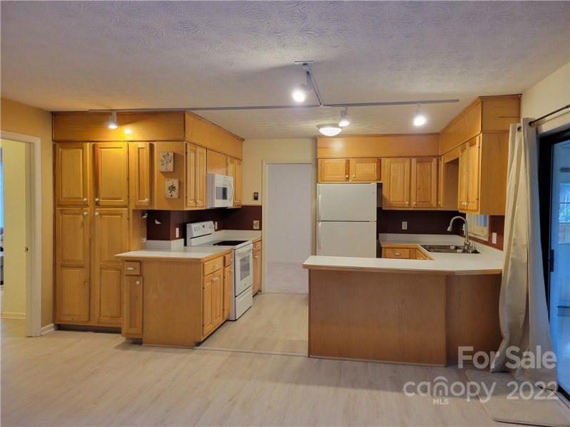 Property image 3 at 125 Long John Drive, Hendersonville, NC 28791