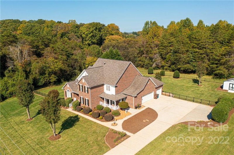 Property image 2 at 2898 Rosewood Lane, Newton, NC 28658