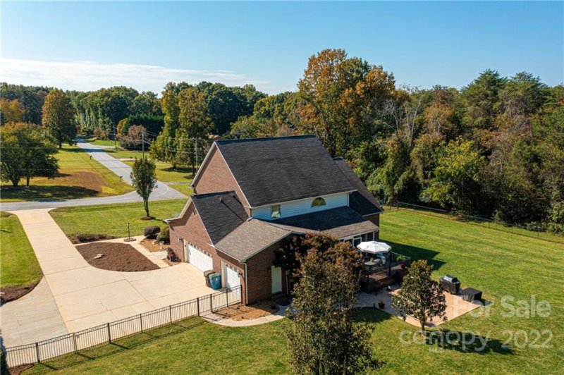 Property image 3 at 2898 Rosewood Lane, Newton, NC 28658