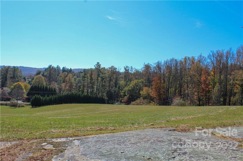 Property image 4 at 183 A Virea Drive, Hendersonville, NC 28739