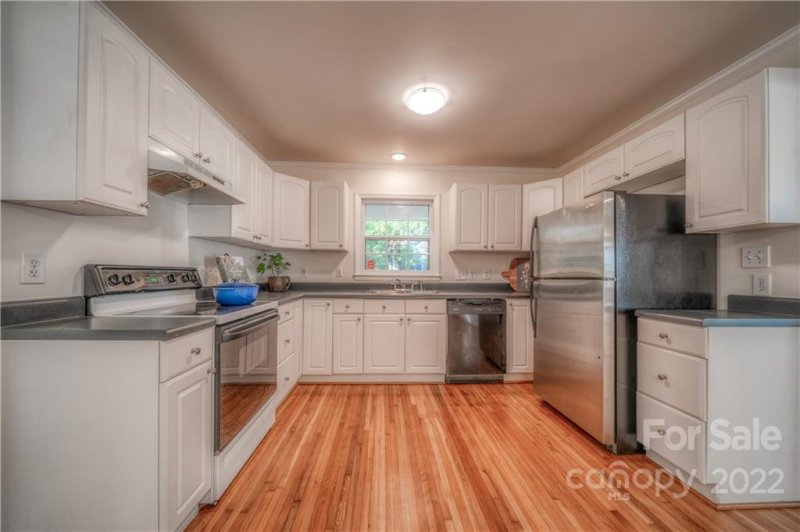 Property image 3 at 6007 Charing Place, Charlotte, NC 28211