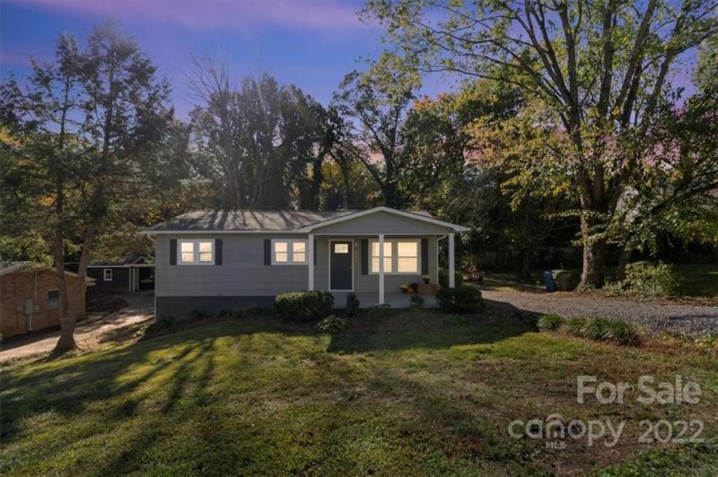 Property image 3 at 1065 Nw 14th Avenue, Hickory, NC 28601