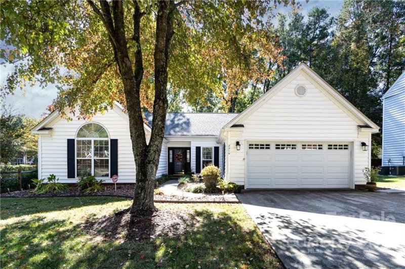 2216 Thorson Hill Court