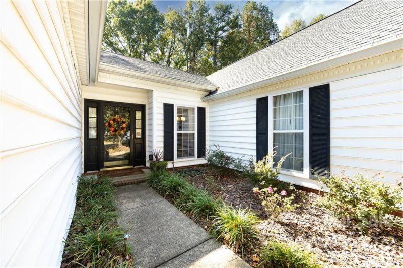 Property image 3 at 2216 Thorson Hill Court, Charlotte, NC 28212