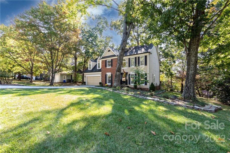 Property image 2 at 2125 Colony Hill Drive, Charlotte, NC 28214