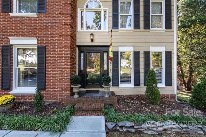 Property image 4 at 2125 Colony Hill Drive, Charlotte, NC 28214