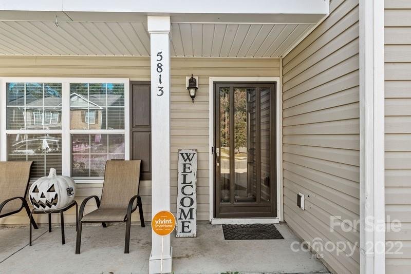 Property image 2 at 5813 Sanders Farm Lane, Charlotte, NC 28216
