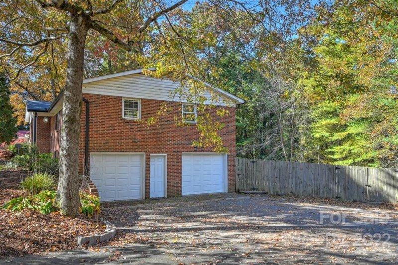 Property image 3 at 219 Castleton Lane, Hendersonville, NC 28791