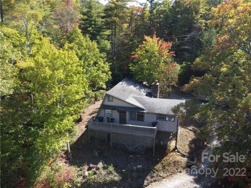 910 Round Mountain Road