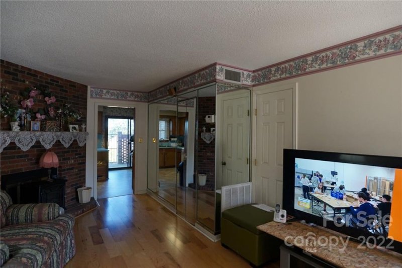 Property image 4 at 1330 5th Street, Hickory, NC 28601