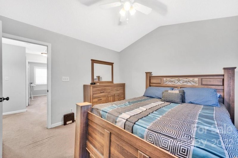 Property image 4 at 3849 Mosscroft Lane, Charlotte, NC 28215