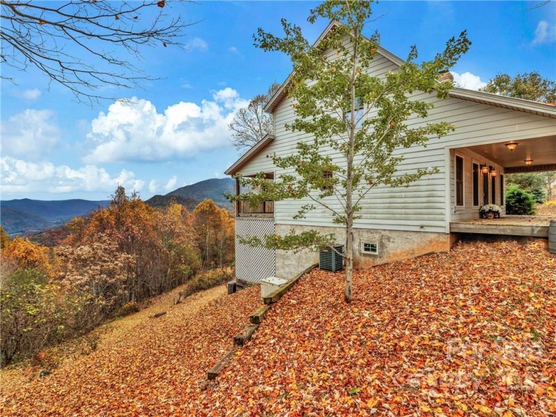 Property image 3 at 20 Claw Court, Bakersville, NC 28705