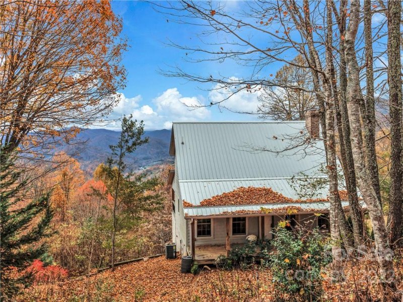 Property image 4 at 20 Claw Court, Bakersville, NC 28705