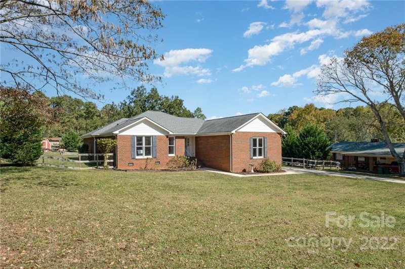 Property image 2 at 8004 Denbur Drive, Charlotte, NC 28215