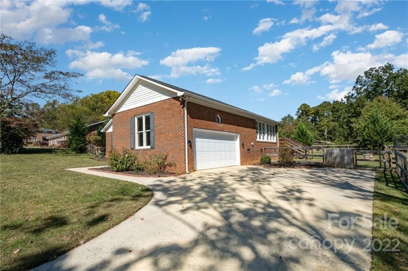 Property image 3 at 8004 Denbur Drive, Charlotte, NC 28215