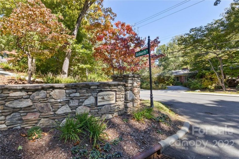 Property image 3 at 6 La Grange Drive, Asheville, NC 28805