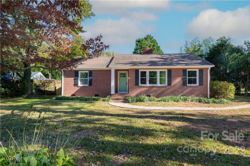 1144 Evergreen Circle