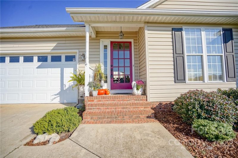 Property image 2 at 517 Richard Steven Drive, Dallas, NC 28034