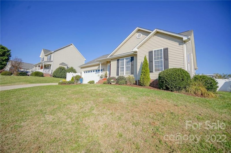 Property image 4 at 517 Richard Steven Drive, Dallas, NC 28034