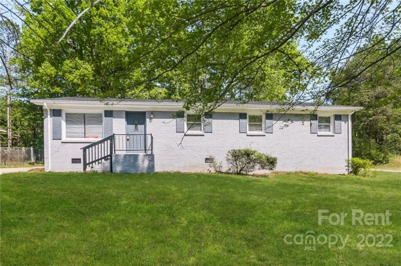 Property image 2 at 428 Mclelland Avenue, Mooresville, NC 28115