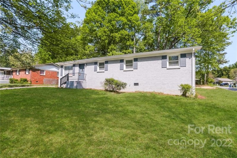 Property image 3 at 428 Mclelland Avenue, Mooresville, NC 28115