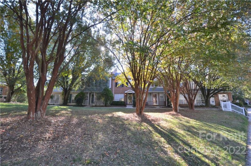 Property image 3 at 8211 Golf Ridge Drive, Charlotte, NC 28277