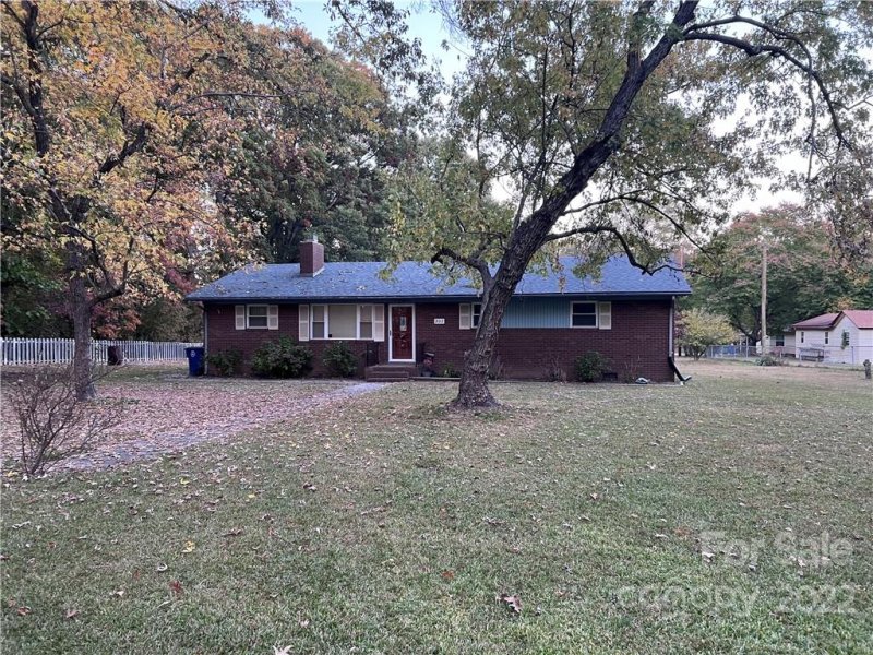 Property image 2 at 202 Pinetree Drive, Matthews, NC 28104