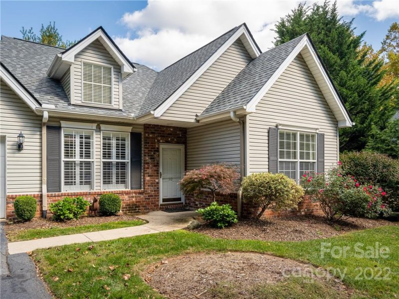 Property image 4 at 112 Petunia Lane, Asheville, NC 28803