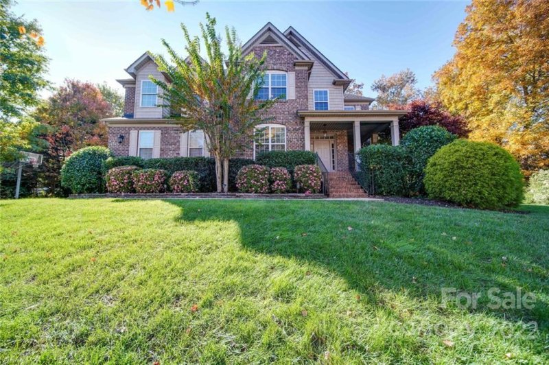 676 Wisteria Walk Way