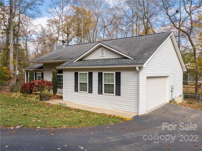 Property image 2 at 35 Briar Lane, Fletcher, NC 28732