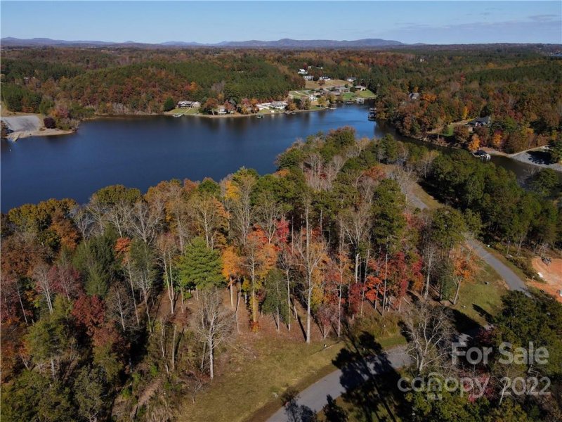 Property image 4 at 5760 Lake Pointe Drive, Granite Falls, NC 28630