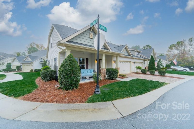 Property image 2 at 105 Coral Lane, Mooresville, NC 28117