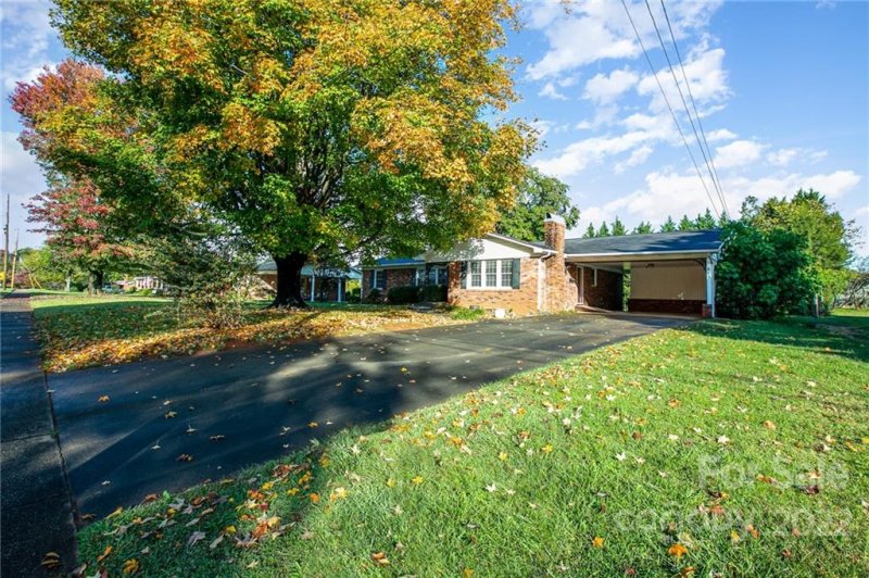 Property image 2 at 613 Carolina Avenue, Statesville, NC 28677