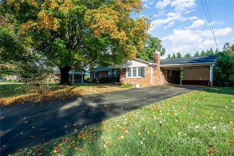 Property image 4 at 613 Carolina Avenue, Statesville, NC 28677