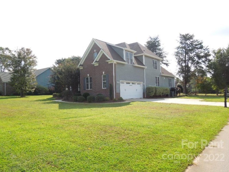 Property image 2 at 7919 Mountain Shore Drive, Sherrills Ford, NC 28673