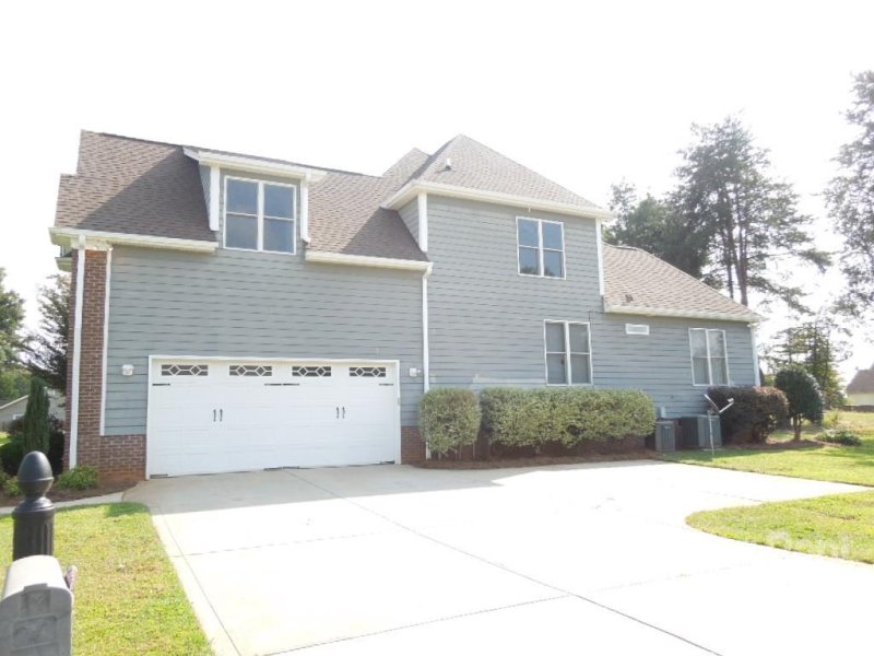 Property image 3 at 7919 Mountain Shore Drive, Sherrills Ford, NC 28673