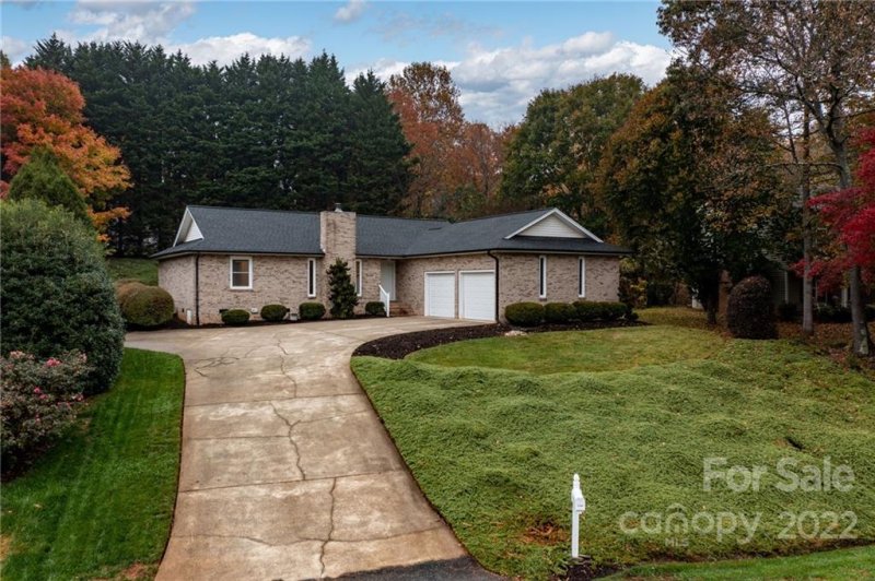 Property image 2 at 1734 Se 7th Street Lane, Hickory, NC 28602